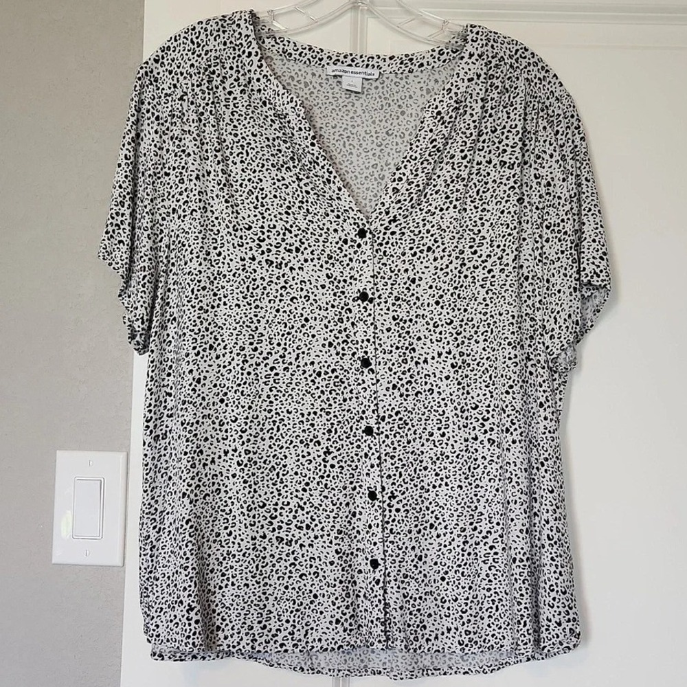 Amazon Essentials Womens Leopard Print Button Front Short Sleeve Shirt Large